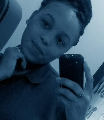 im a mommy firend sister child...love to hang with my goones..go out & enjoy myself..love work AND MY ON MONEY...o ya im single :-* oxox