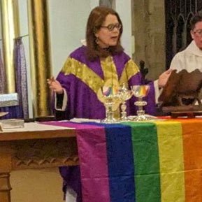 Curate/Priest/C of E/Mum, friend, hoper. Loves God, Bible, people, community, justice, learning, LGBTQI ally (she/her)🌈, loves smiling. All own views.