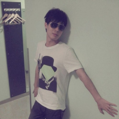 709oogle's profile picture. 凡觉得辛苦，亦即强求；凡是强求，就会做的更好…