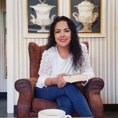 Soy una mujer Valiosa, Líder y Enroladora. A favor del Liderazgo Femenino
#FuturoImpredecible
#Coach...amo la #formación y a las #personas