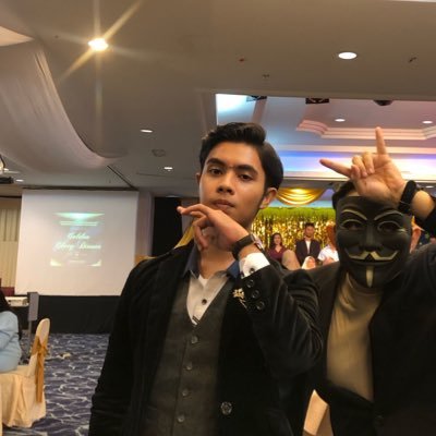 caramacchiie's profile picture. a living paradox