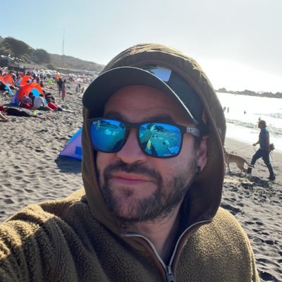 Fanatico de la U de chile, soñador y emprendedor. Amante del futbol y las buenas cervezas. el funky es mi forma de vida