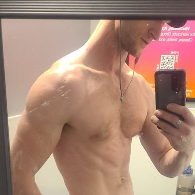 MrZmanski's profile picture. Switch, insatiable appetite, smoke show! I live in Ontario 🇨🇦. Always on the lookout for crazy, kinky, fuck buddies!