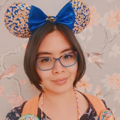 warmsolace's profile picture. 