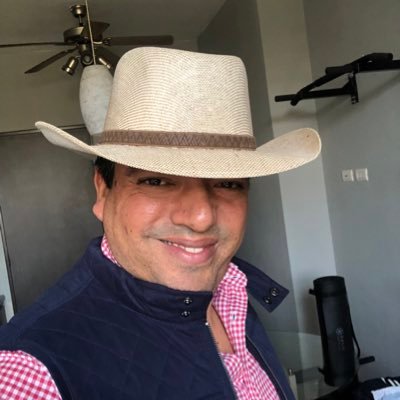 c_molinabaez's profile picture. 