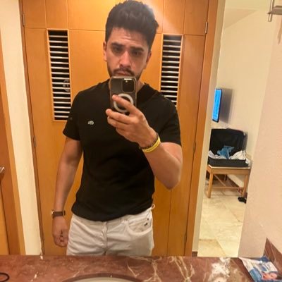 RobiinRobiin90's profile picture. 