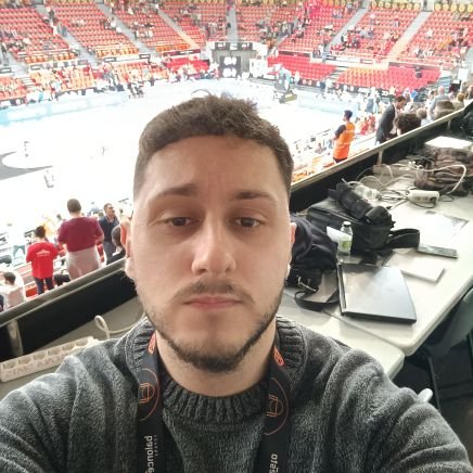 Periodismo deportivo y comunicación digital

Narrador de #LigaEBA y #2ªRFEF🎤🏀⚽

Redactor de actualidad deportiva aragonesa 📝

Amante del deporte ❤
