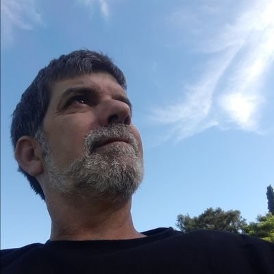 reja_la's profile picture. El que pega para enseñar, está enseñando a pegar.

La educación es lo que queda una vez que olvidamos todo lo aprendido en la escuela.

Siempre hazte preguntas.