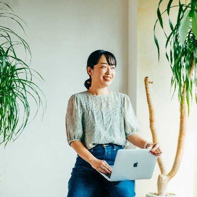 現在はロフトワーク&FabCafe広報|グローバルアワードPMなど色々←翻訳業界←イギリス大学院←女性誌編集|コ・デザイン| Fab|コミュニティ| 村をつくりたい| 3才双子育児中|Podcast好き| #広報さんとつながりたい | #ひとり広報 から #ふたり広報に *発言は個人の見解です。