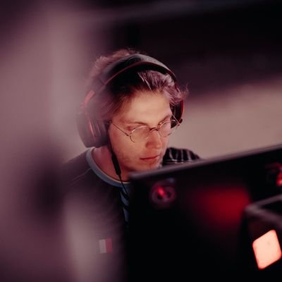 22yo | Rainbow six player and IGL for @fakeesportfr on pc | #R6isLife #BDSPower | 4 LAN | IT engineer ⏳| make paper useless