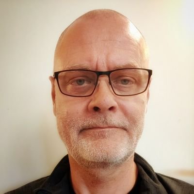 Professional computer geek, amateur photographer, annoying multi language tweeter.