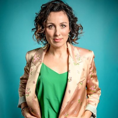 • werd wielrenner op haar 30ste • is schrijver, wieleranalist, presentator en rondjesfietser op haar 40ste • columnist @nrc • Fietsburgemeester van Zwolle