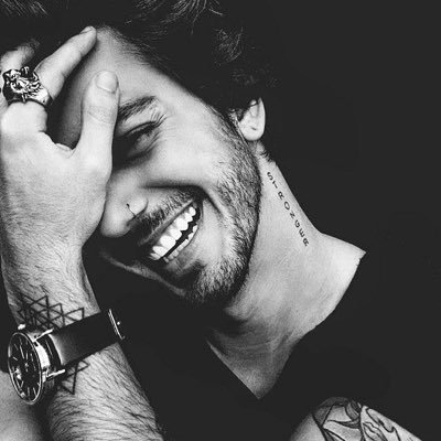 قلُبيَ ما هۆ عٍلُى الُعٍالُم زعٍۆلُ من بيَاض الُقلُب يَنسى ۆشُ حٍصلُ https://t.co/8iiavggPc8