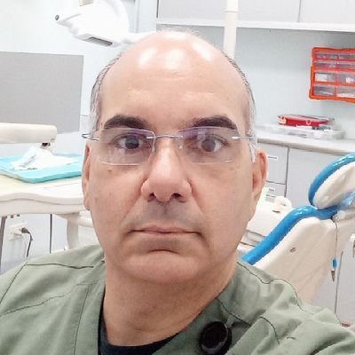 Odontólogo - Rehabilitador Oral 
Felizmente casado, dos hijos maravillosos. Chitreano 100%