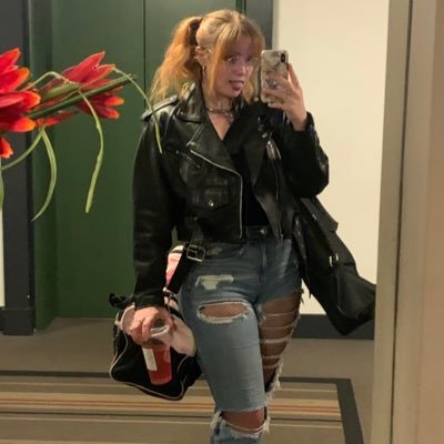 Just a personal acct. for a Fossil Lady who works with makeup, Survivor support, and science 🌍 MS student in human evolutionary biology. LGBTQIA+, #MeToo #BLM