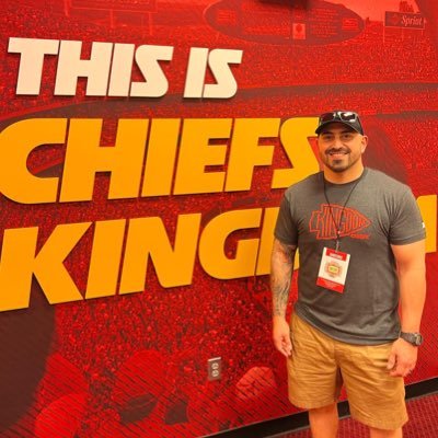 Andres_Giraldo0's profile picture. Think outside the box, that's how you become successful.