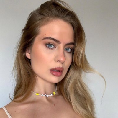 SunGoddess2000's profile picture. The sea of stars looking far away

I like diving golf horse riding and traveling