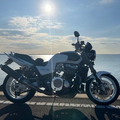 MV AGUSTA BRUTALE 1000 RRとCB1300SF 98年式乗ってます。お気軽に声かけて下さい👍