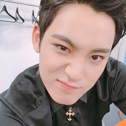 dhlionst's profile picture. 