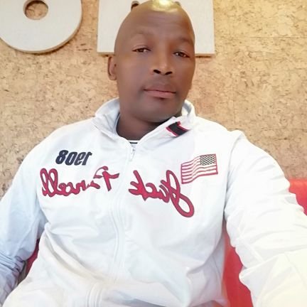 Bosele10's profile picture. Dreamer. Maker. Coffee lover. Sharing my thoughts on relationships and life's little adventures
🍳stay awake life is short.