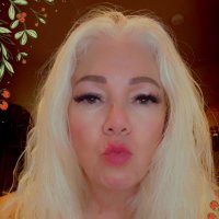 Lucy (@luciloves) 's Twitter Profile
