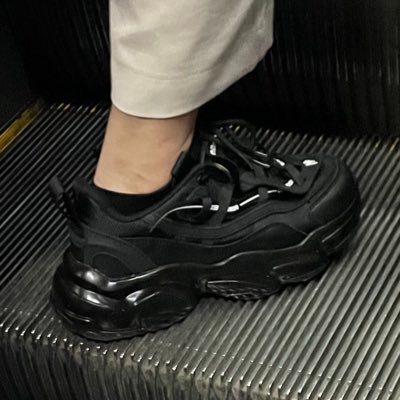 Leon02259322259's profile picture. 