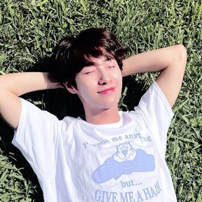 Aphrodite’s best creation who has a pleasing-voice that can bring you to the warmest dream, Huang Renjun.