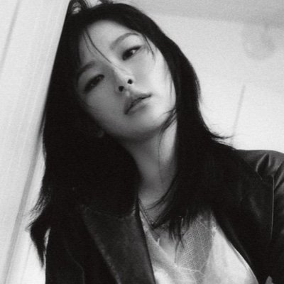 Fictional Character ♡ Alpha Varick’s human mate ♡ Mom of 3 ♡ 94L ♡ selective ♡ Séulette ♡