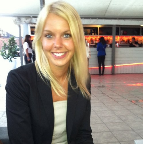 26 år. Jobber med salg. Typisk meg: Sier ting uten å tenke først :) Men hvordan kan man vite hva man skal si før man har sagt det?