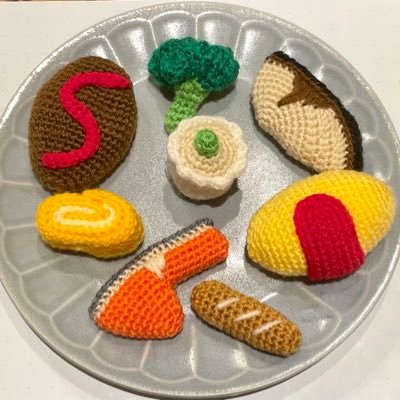 FujimiyaAmiami's profile picture. 食べ物のあみぐるみを作っています🧶編むのが大好き！ Youtube『食べ物あみぐるみ』で作り方の説明動画を配信しています🍎2才0才児育児中。気軽にフォローして頂けると嬉しいです✨