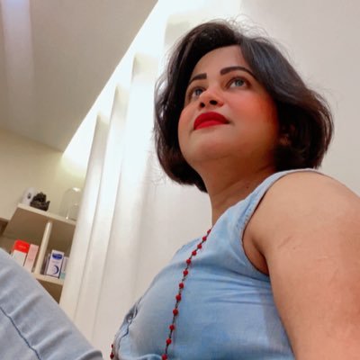 COSMETIC PHYSICIAN | HISTORY & ANIMAL LOVER | ANTI SECULAR | PROUD HINDU