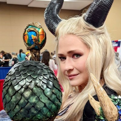 Cosplayer. Trying out Twitter for the craft and connecting!