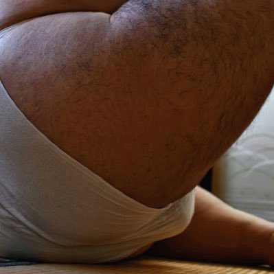 Bearish11406504's profile picture. Gordo, peludo y bigoton