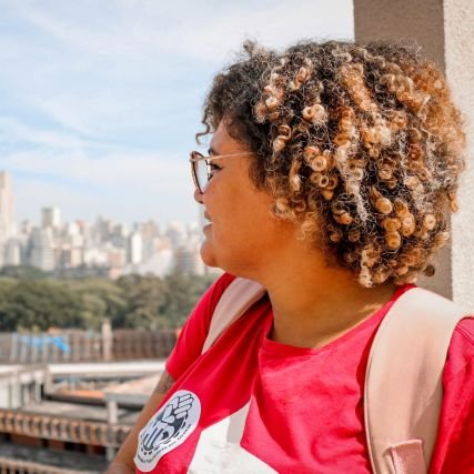 MoniquePop2's profile picture. Eu sou blogayra. 
Minha fave é mainha.
Sou uma lésbica tradicional de esquerda. Não gosto de bagunça.