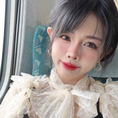 Demi_ame's profile picture. 這兒不回覆訊息～請至IG/FB詢問！！ 賣花的小姊姊 購買花請至👉IG:Rosson._ #高雄 #有錢花 #有錢蛋糕 #永生花