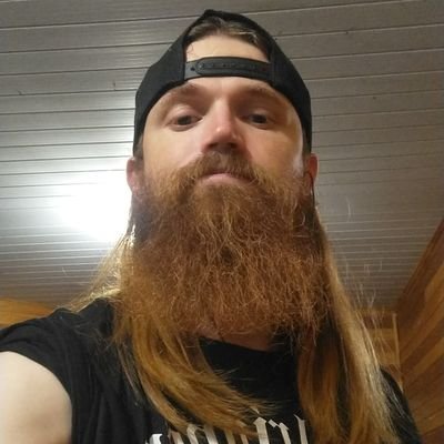 Pai da Liz, apreciador do metal extremo, gremista, jornalista que trabalha no agronegócio(Agro é pop) e só.