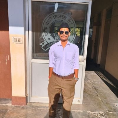 यह मेरा है,यह उसका है ; ऐसी सोच संकुचित चित्त वोले व्यक्तियों की होती है;इसके विपरीत उदारचरित वाले लोगों के लिए तो यह सम्पूर्ण धरती ही एक परिवार जैसी होती है |