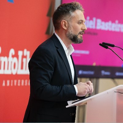 Director de @_infoLibre. Galego de Vilalba. Un home afortunado. Antes, cofundador de @elespanolcom, de @elhuffpost ou correspondente de Público en Bruxelas.