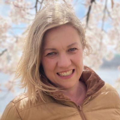 Nadine140's profile picture. Take the money and run!