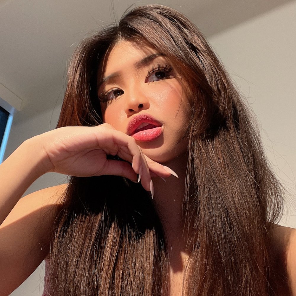 your favorite 18 year old petite asian latina 😊
Backup account, follow my main @emma_baddiie