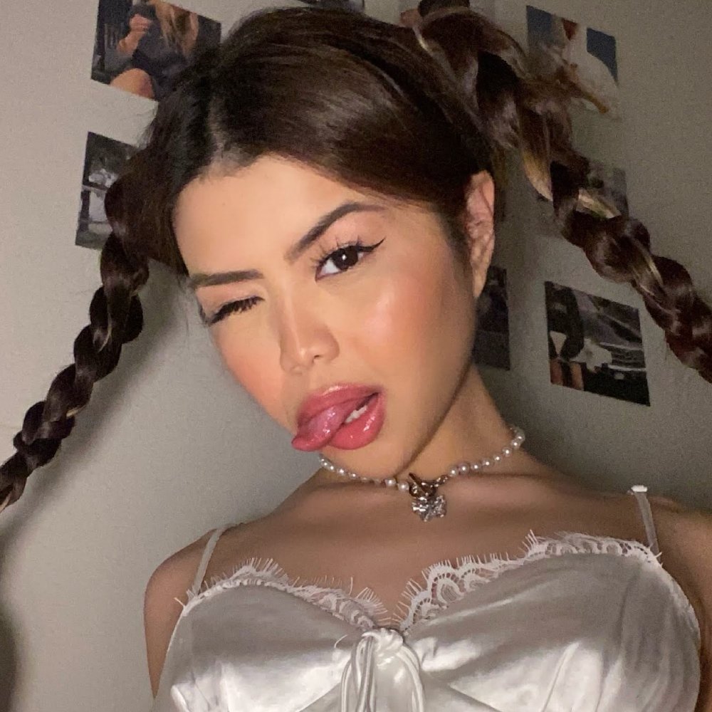 emmaswe32466071's profile picture. your favorite 18 year old petite asian latina 😊
Backup account, follow my main @emma_baddiie