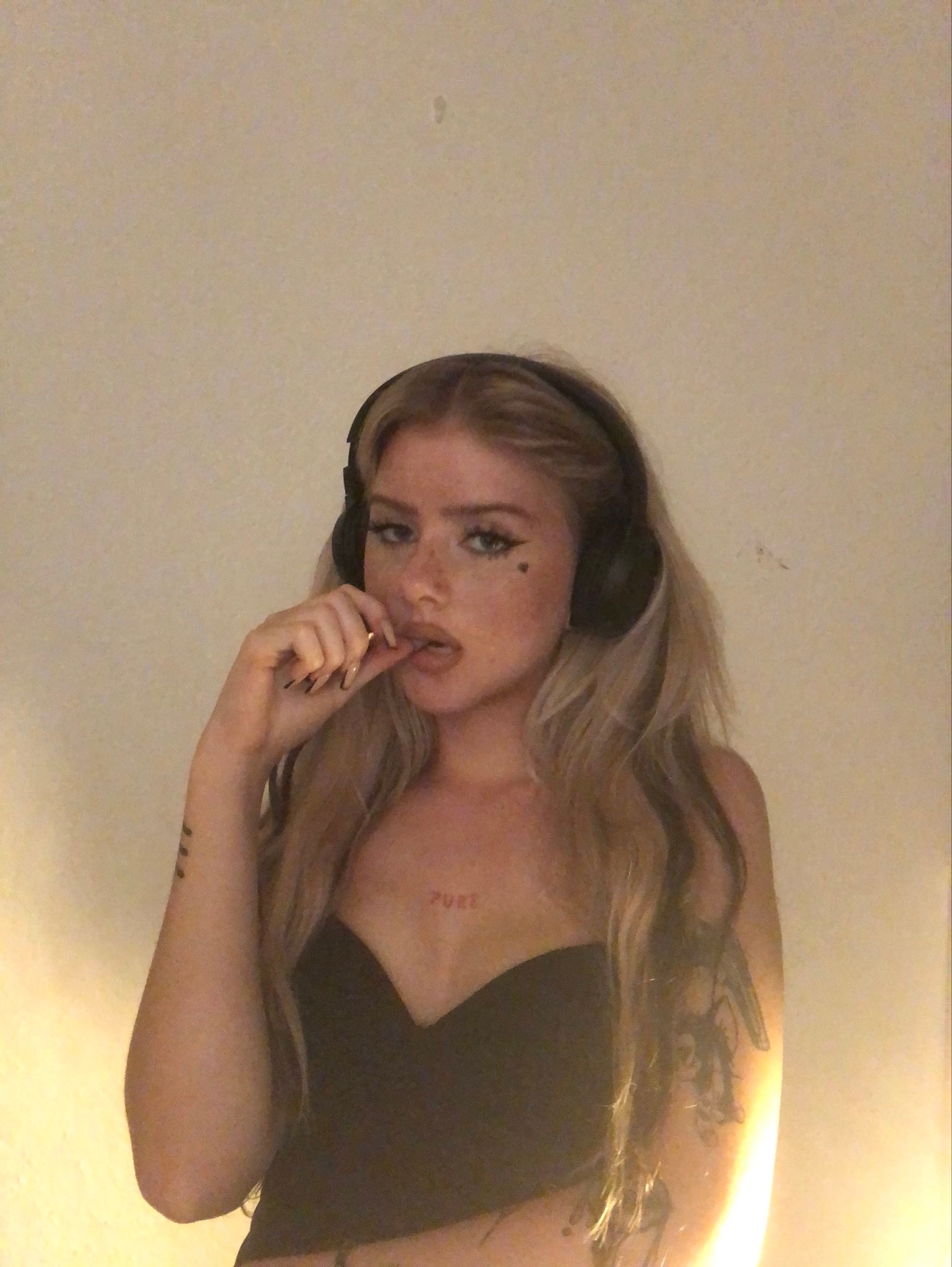 aroused37420649's profile picture. Cutest girl 🙈
Backup acc, follow my main: @annagofficialy