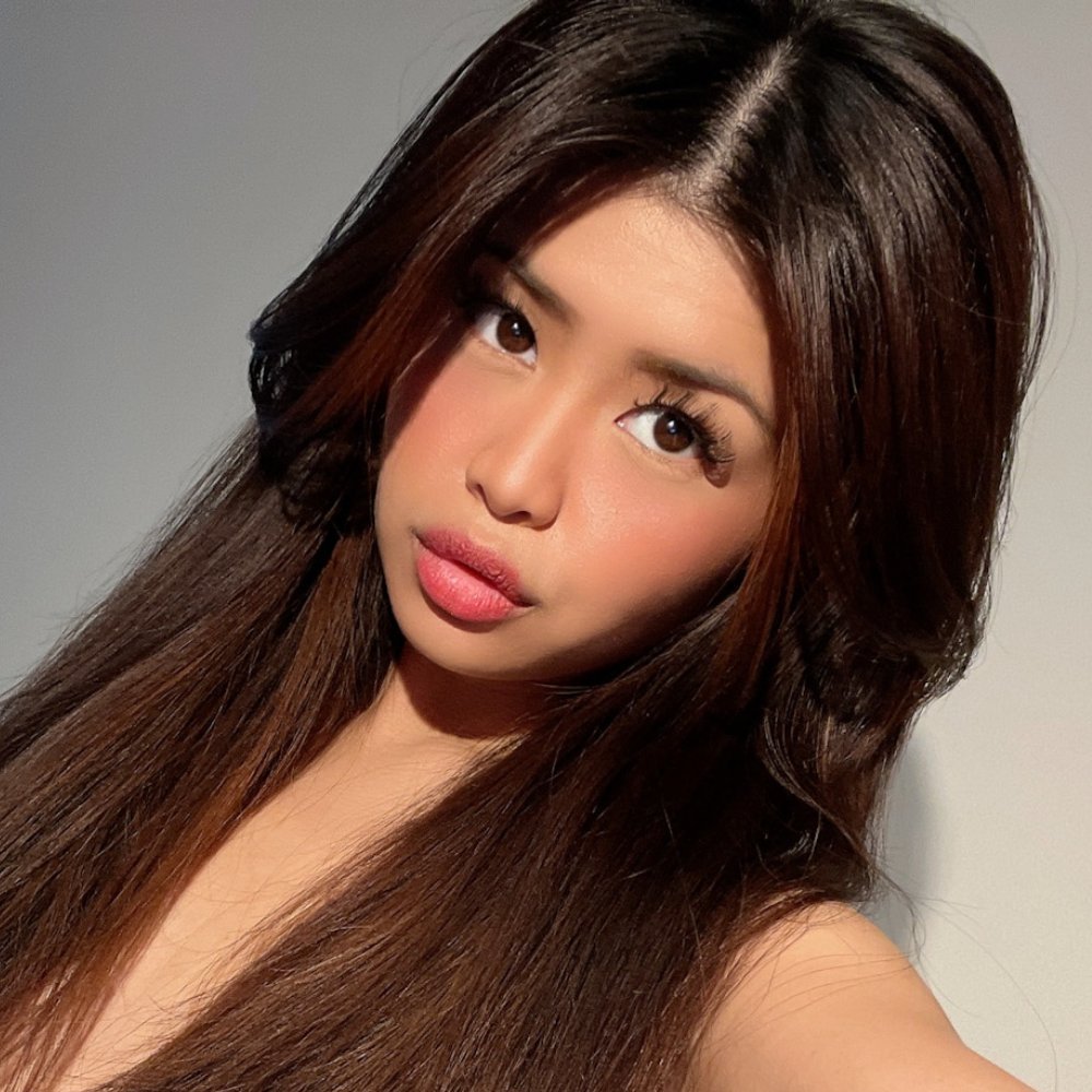 your favorite 18 year old petite asian latina 😊
Backup account, follow my main @emma_baddiie