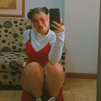 Tssuki_25's profile picture. soy kittilover y bien chismosa iq🤨 en fin Que me bese  Lana del rey