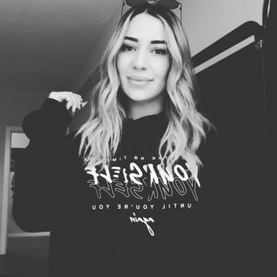 bitmisizbizyaaa's profile picture. Düştüğüm en anlamlı boşluk 🐦