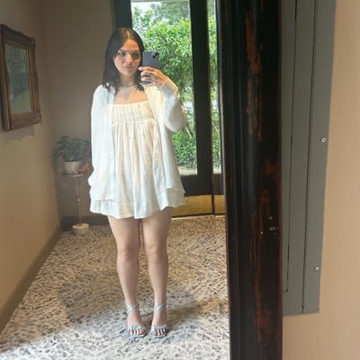 noelirab's profile picture. an underachieving artist with a overactive brain