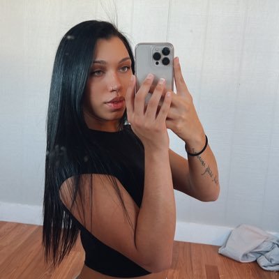 alyssastaples_'s profile picture. 