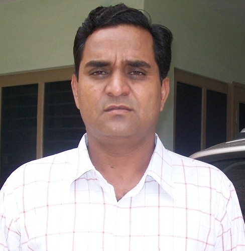 an electrical engineer enjoing the life fully
