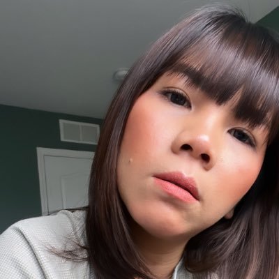 LouisaJhe's profile picture. I'm the queen of dropping things and picking them up with my toes.