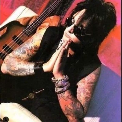 love Nikki Sixx, love Sixx:A.M. love Mötley Crüe music. Nikki’s books are beautiful. love reading, walks, and just hanging out. I want to make friends